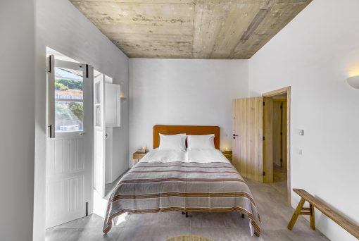 Villa-Cocheira-Beach-House-Ferragudo-Bedroom